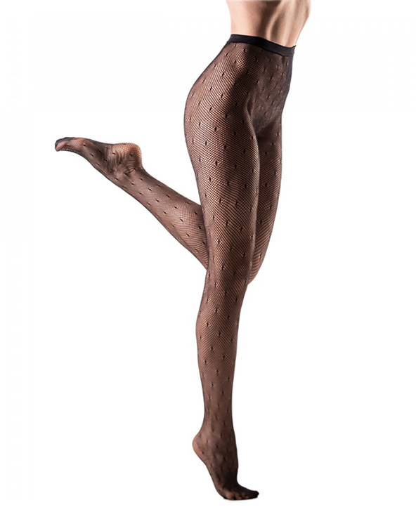 Crne čipkaste čarape koje nosi osoba na beloj pozadini.