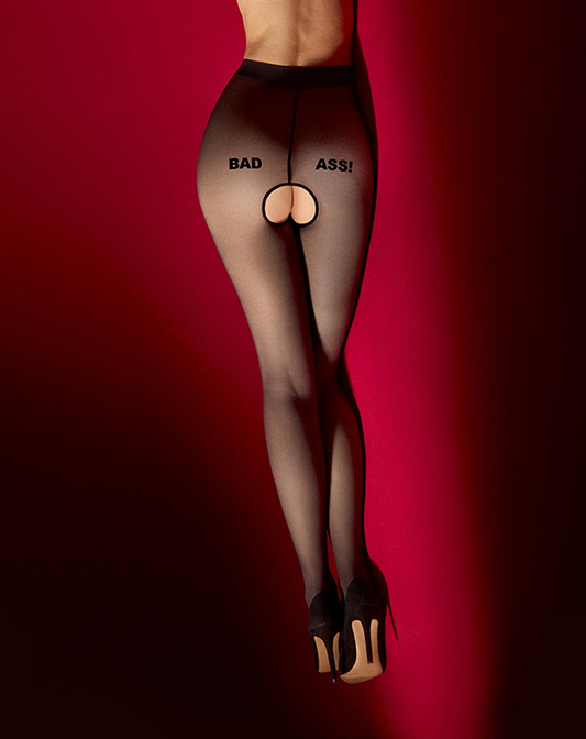 Crne providne čarape sa natpisima BAD ASS na crvenoj pozadini.