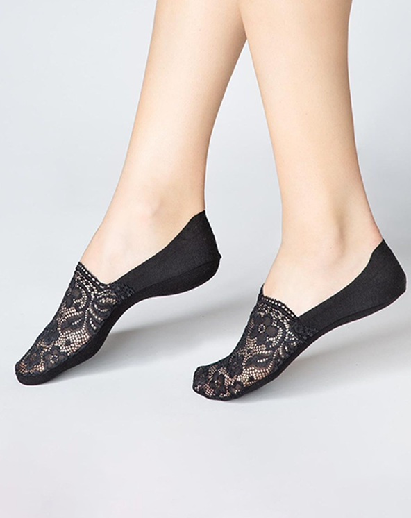 Mrežaste nazuvice crne boje.