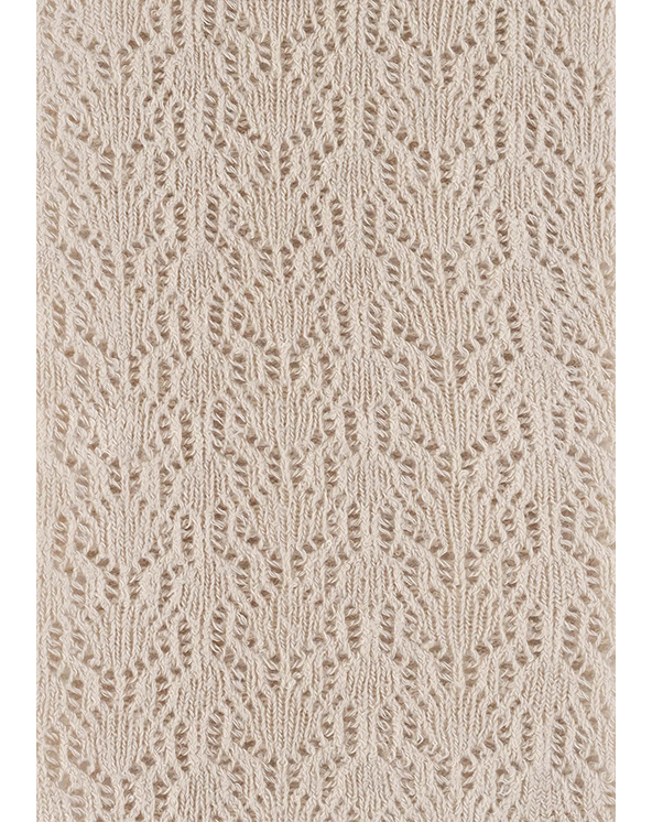 Uzorak pletenog unihopa sa šarama u beloj pozadini.